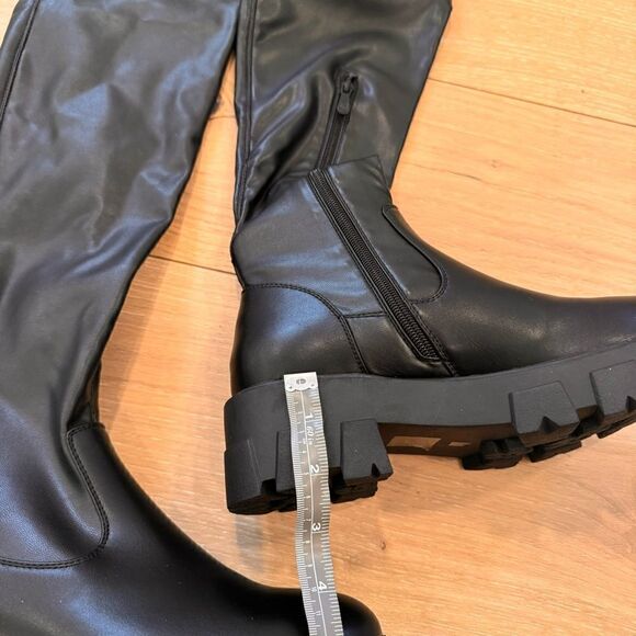 Eureva Faux Leather Boot
AZALEA WANG - Picture 9 of 10